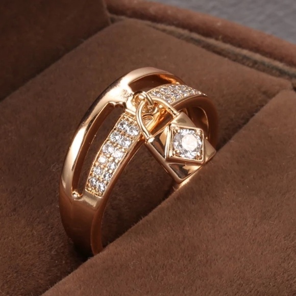 NEW Rose Gold Zircon Lock Ring - Picture 3 of 11